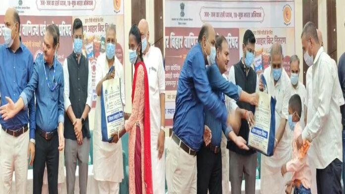 Muz TB 150 TB मरीजों के बीच पोषण आहार वितरित, DM ने 3 मरीजों को लिया गोद