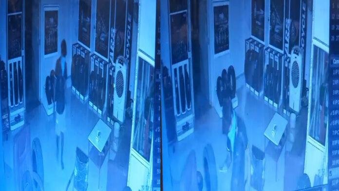 टायर शो रूम में चोरी, करकट तोड़ हजारों की संपत्ति पर चोर ने किया हाथ साफ