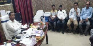 SDO दिलीप कुमार के नेतृत्व में निजी विद्यालयों के प्रधानाध्यापकों के साथ यातायात व्यवस्था को लेकर महत्वपूर्ण बैठक SDO दिलीप कुमार के नेतृत्व में निजी विद्यालयों के प्रधानाध्यापकों के साथ यातायात व्यवस्था को लेकर महत्वपूर्ण बैठक