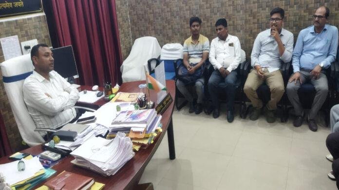 SDO दिलीप कुमार के नेतृत्व में निजी विद्यालयों के प्रधानाध्यापकों के साथ यातायात व्यवस्था को लेकर महत्वपूर्ण बैठक