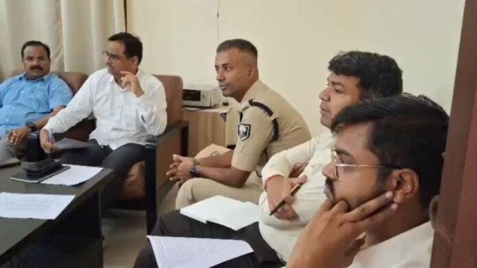 Sasaram DM गुप्ता धाम में श्रावणी मेला को लेकर जिला प्रशासन की तैयारी शुरू, DM-SP ने की बैठक