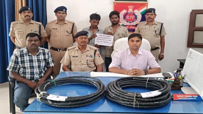 RPF की बड़ी कार्रवाई, रेल सिग्नल केबल चोरी कर ले जा रहे 2 आरोपी गिरफ्तार