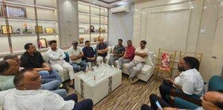 Deoghar Builders Association Meeting: देवघर में बिल्डर एसोसिएशन की बड़ी बैठक, जमीन और रजिस्ट्री नियमों पर उठे सवाल