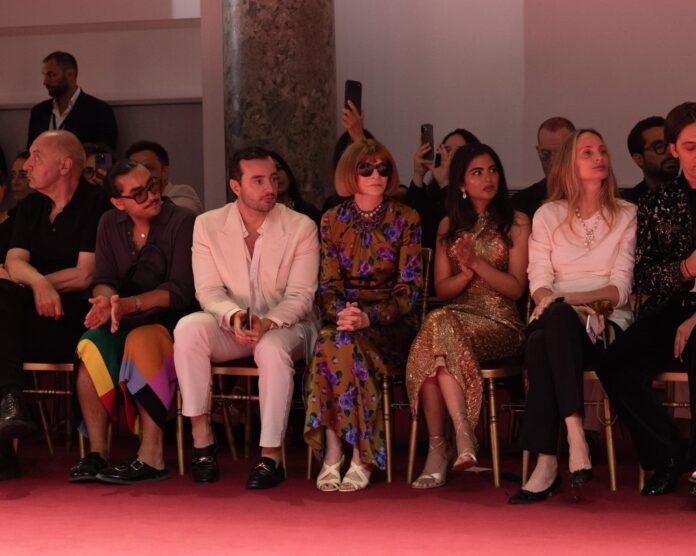 Paris Fashion Week 2026: ईशा अंबानी के गोल्डन गाउन ने लूटी महफिल, जानिए क्या है इसकी खासियत