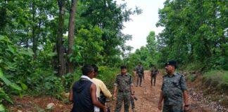 TSPC Search Operation: उग्रवादियों की तलाश में जंगलों की घेराबंदी, पुलिस के बड़े अभियान से इलाके में बढ़ी सतर्कता TSPC Search Operation: उग्रवादियों की तलाश में जंगलों की घेराबंदी, पुलिस के बड़े अभियान से इलाके में बढ़ी सतर्कता 1