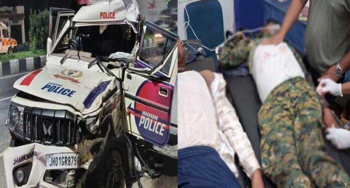 Dhanbad Police Vehicle AccidentDhanbad Police Vehicle Accident: छापेमारी के बाद लौट रही हजारीबाग पुलिस टीम हुई हादसे का शिकार, एक जवान की मौत, तीन घायल