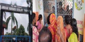 Nirsa Navodaya School News: निरसा नवोदय विद्यालय में आखिर ऐसा क्या हुआ कि स्कूल के बाहर धरने पर बैठ गए अभिभावक?