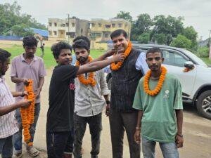 HAM Bokaro Visit: बोकारो पहुंचते ही हरे कृष्ण महाराज ने उठाया सबसे बड़ा जन मुद्दा, DC से मिलने का किया ऐलान | 22Scope News HAM Bokaro Visit 1