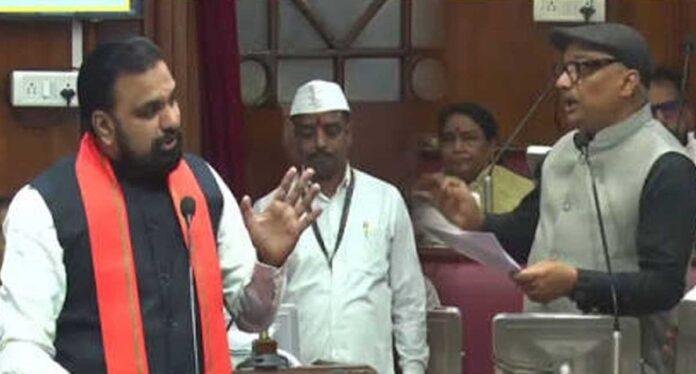 Bihar Holding Tax News: गरीबों पर टैक्स या अफवाह? होल्डिंग टैक्स विवाद पर सरकार ने पहली बार दिया साफ जवाब Bihar Holding Tax News: गरीबों पर टैक्स या अफवाह? होल्डिंग टैक्स विवाद पर सरकार ने पहली बार दिया साफ जवाब