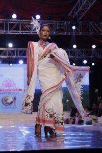 The Pride of Tribe NEIFW 2026: सोहराई कला से गुवाहाटी तक... कैसे आदिवासी विरासत बनी फैशन वर्ल्ड की नई पहचान? | 22Scope News The Pride of Tribe NEIFW 2026: सोहराई कला से गुवाहाटी तक... कैसे आदिवासी विरासत बनी फैशन वर्ल्ड की नई पहचान?
