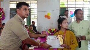 Garhwa News: राजकुमारी विशाखा सिंह प्रतिभा सम्मान समारोह में मेधावियों को मिला सम्मान, गरीब छात्रों के लिए बड़ी पहल | 22Scope News Garhwa News: राजकुमारी विशाखा सिंह प्रतिभा सम्मान समारोह में मेधावियों को मिला सम्मान, गरीब छात्रों के लिए बड़ी पहल 1