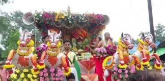 Dhanbad Jagannath Rath Yatra: स्टील गेट से शुरू हुई भगवान जगन्नाथ की रथ यात्रा, पूरे शहर में छाया भक्तिमय माहौल Dhanbad Jagannath Rath Yatra 1