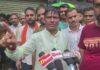 Baghmara Waterlogging Protest: पंचगढ़ी बाजार में जलजमाव पर फूटा गुस्सा, विधायक शत्रुघ्न महतो समर्थकों संग सड़क पर बैठे Baghmara Waterlogging Protest: पंचगढ़ी बाजार में जलजमाव पर फूटा गुस्सा, विधायक शत्रुघ्न महतो समर्थकों संग सड़क पर बैठे 2