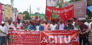 NEET Paper Leak Protest Dhanbad: धनबाद में शिक्षा व्यवस्था को लेकर विपक्ष का हल्ला बोल, केंद्र सरकार पर साधा निशाना NEET Paper Leak Protest Dhanbad: धनबाद में शिक्षा व्यवस्था को लेकर विपक्ष का हल्ला बोल, केंद्र सरकार पर साधा निशाना 1