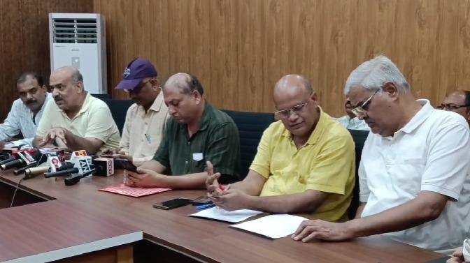 Dhanbad Development Protest: 22 जुलाई को धनबाद में होगा महाधरना, रेल-एयरपोर्ट से लेकर एम्स तक उठेंगी बड़ी मांगें Dhanbad Development Protest: 22 जुलाई को धनबाद में होगा महाधरना, रेल-एयरपोर्ट से लेकर एम्स तक उठेंगी बड़ी मांगें