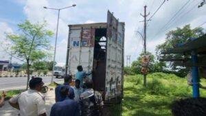Topchanchi Cattle Loaded Container Seized: तोपचांची में कंटेनर पकड़े जाने के बाद मचा हड़कंप, पुलिस की चुप्पी से बढ़े सवाल | 22Scope News Topchanchi Cattle Loaded Container Seized 3