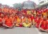 Chirkunda Kanwar Yatra 2026: चिरकुंडा से 111 कांवड़ियों का जत्था रवाना, बोल बम के जयकारों से गूंजा इलाका Chirkunda Kanwar Yatra 2026