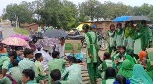 Chutaru High School Land Dispute: स्कूल की जमीन पर किसने चलाया हल? सड़क पर उतर आए छात्र, प्रशासन में मचा हड़कंप | 22Scope News Chutaru High School Land Dispute 1