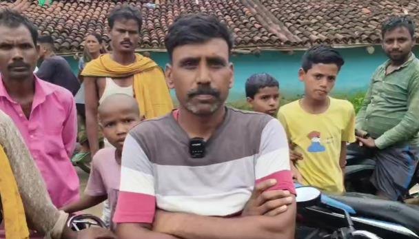 Garhwa Land Dispute News: गढ़वा में जमीनी विवाद बना खूनी संघर्ष! FIR के बाद भी आरोपी खुलेआम घूमने का आरोप Garhwa Land Dispute News: गढ़वा में जमीनी विवाद बना खूनी संघर्ष! FIR के बाद भी आरोपी खुलेआम घूमने का आरोप