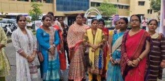 JSLPS Women Protest: जमशेदपुर में JSLPS पर महिलाओं का हल्ला बोल, अनियमितताओं के आरोपों से मचा हड़कंप JSLPS Women Protest: जमशेदपुर में JSLPS पर महिलाओं का हल्ला बोल, अनियमितताओं के आरोपों से मचा हड़कंप