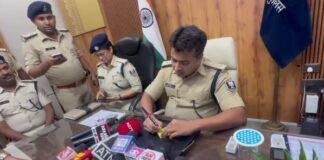 Siwan Fake Currency Factory: महिला के घर में चल रही थी नोट छापने की फैक्ट्री! पुलिस ने खोला करोड़ों के खेल का राज Siwan Fake Currency Factory: महिला के घर में चल रही थी नोट छापने की फैक्ट्री! पुलिस ने खोला करोड़ों के खेल का राज