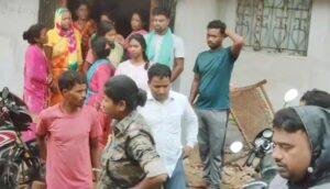 Nirsa Murder Case: धनबाद में दिल दहला देने वाली वारदात! घर के अंदर धारदार हथियार से युवक की हत्या | 22Scope News Nirsa Murder Case: धनबाद में दिल दहला देने वाली वारदात! घर के अंदर धारदार हथियार से युवक की हत्या