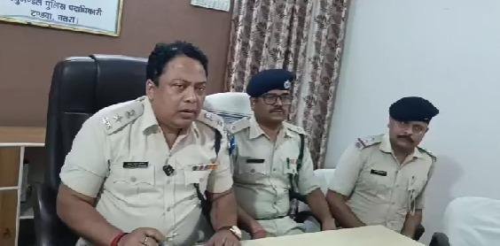 Chatra Brown Sugar Arrested: NTPC गेट के पास चल रहा था नशे का कारोबार, पुलिस ने रंगे हाथ दबोचे दो आरोपी Chatra Brown Sugar Arrested: NTPC गेट के पास चल रहा था नशे का कारोबार, पुलिस ने रंगे हाथ दबोचे दो आरोपी