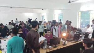 Govindpur Driving License Camp: गोविंदपुर में लाइसेंस बनवाने पहुंचे लोग हुए निराश, स्लॉट नियम पर फूटा गुस्सा | 22Scope News Govindpur Driving License Camp 3
