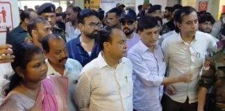 Jamtara Hospital Controversy: जामताड़ा अस्पताल विवाद ने लिया राजनीतिक मोड़, स्वास्थ्य मंत्री ने भाजपा पर लगाए गंभीर आरोप Jamtara Hospital Controversy: जामताड़ा अस्पताल विवाद ने लिया राजनीतिक मोड़, स्वास्थ्य मंत्री ने भाजपा पर लगाए गंभीर आरोप