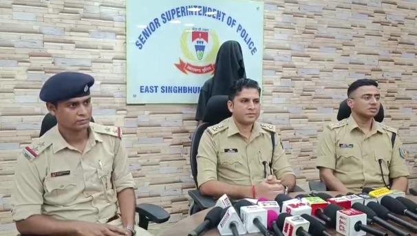 Rahul Baccha Murder Case: राहुल बच्चा हत्याकांड में बड़ा अपडेट! फरार मुख्य आरोपी विक्की सिंह गिरफ्तार Rahul Baccha Murder Case: राहुल बच्चा हत्याकांड में बड़ा अपडेट! फरार मुख्य आरोपी विक्की सिंह गिरफ्तार