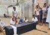 Garhwa News: क्या पेंशन में देरी बनी वृद्ध की मौत की वजह? गढ़वा में बैंक के बाहर शव रखकर प्रदर्शन