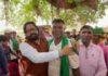 JMM Membership Drive Sariya: शत्रुधन प्रसाद मंडल के नेतृत्व में झामुमो को मिली बड़ी मजबूती, जानिए क्या हुआ सरिया के कार्यक्रम में JMM Membership Drive Sariya: शत्रुधन प्रसाद मंडल के नेतृत्व में झामुमो को मिली बड़ी मजबूती, जानिए क्या हुआ सरिया के कार्यक्रम में 2