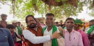 JMM Membership Drive Sariya: शत्रुधन प्रसाद मंडल के नेतृत्व में झामुमो को मिली बड़ी मजबूती, जानिए क्या हुआ सरिया के कार्यक्रम में JMM Membership Drive Sariya: शत्रुधन प्रसाद मंडल के नेतृत्व में झामुमो को मिली बड़ी मजबूती, जानिए क्या हुआ सरिया के कार्यक्रम में 2