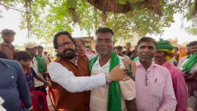 JMM Membership Drive Sariya: शत्रुधन प्रसाद मंडल के नेतृत्व में झामुमो को मिली बड़ी मजबूती, जानिए क्या हुआ सरिया के कार्यक्रम में 2 JMM Membership Drive Sariya: शत्रुधन प्रसाद मंडल के नेतृत्व में झामुमो को मिली बड़ी मजबूती, जानिए क्या हुआ सरिया के कार्यक्रम में 2