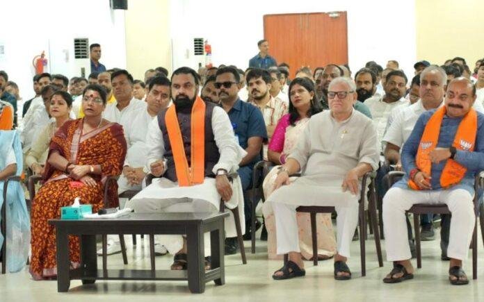  Mann Ki Baat: मन की बात 137वां संस्करण: CM सम्राट चौधरी ने लाइव प्रसारण में लिया हिस्सा, युवाओं को नशे से दूर रहने का संदेश