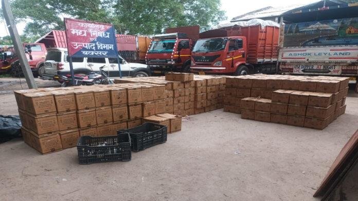 Buxer Wine खाद की आड़ में लाई जा रही 31.53 लाख की विदेशी शराब जब्त, चालक फरार