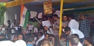 JPSC Students Protest: JPSC परीक्षा रद्द करने की मांग पर छात्रों का आंदोलन तेज, बारिश में भी डटे अभ्यर्थी