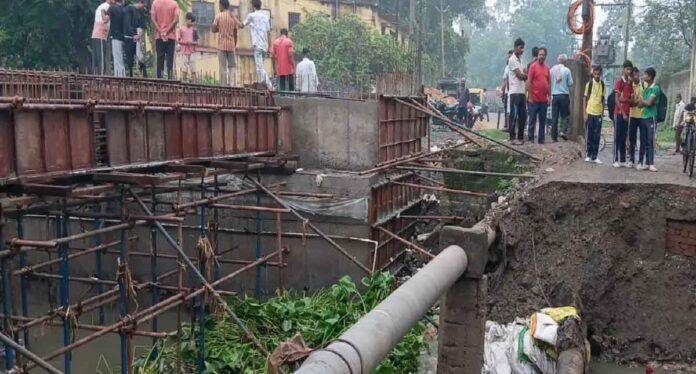 Dhanbad Maithon Diversion: मैथन जाने वालों के लिए बड़ी परेशानी, पुल के पास बना डायवर्सन पूरी तरह ध्वस्त
