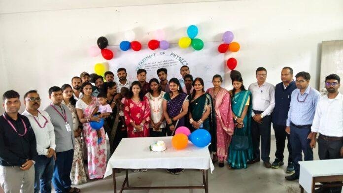 RGU Ramgarh Freshers Party: रामगढ़ के RGU में नए छात्रों का भव्य स्वागत, विदाई समारोह में भावुक हुए सीनियर