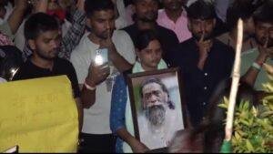 JPSC JSSC Students Silent March Ranchi: न नारे, न शोर... हाथों में फूल लेकर रांची की सड़कों पर उतरे JPSC-JSSC अभ्यर्थी | 22Scope News JPSC JSSC Students Silent March Ranchi1