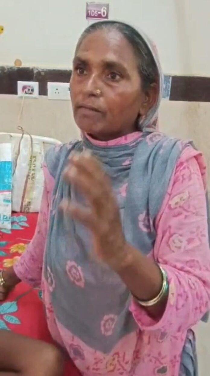 Viral Photo का सच आया सामने! अचेत बच्ची को मां ने गोद में पहुंचाया, अस्पताल ने बताया क्या हुआ 1