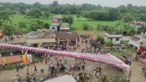 Motihari 138 Feet Mahaviri Flag: मोतिहारी में 138 फीट का महावीरी झंडा, नागपंचमी पर जिहुली गांव में उमड़ा जनसैलाब | 22Scope News Motihari 138 Feet Mahaviri Flag 1