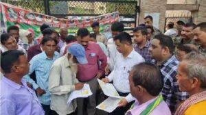 Jamshedpur Andolankari Prashasti Patra: प्रशस्ति पत्र की मांग पर जमशेदपुर में बवाल, प्रदर्शन के बाद प्रशासन ने उठाया बड़ा कदम | 22Scope News Jamshedpur Andolankari Prashasti Patra 1