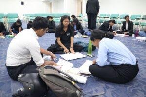 Amity University Jharkhand: कबाड़ से कमाल तक! एमिटी यूनिवर्सिटी में छात्रों ने Waste-to-Wealth प्रतियोगिता में दिखाया हुनर | 22Scope News Amity University Jharkhand 2