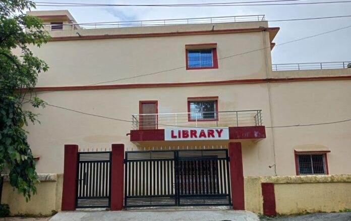Hazaribagh Library: प्रतियोगी परीक्षा की तैयारी करने वालों के लिए खुशखबरी, हजारीबाग में तैयार हुई आधुनिक लाइब्रेरी