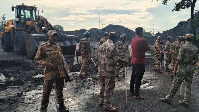 Dhanbad Pathardih Clash: पाथरडीह साइडिंग में वर्चस्व को लेकर बवाल, दोनों पक्ष आमने-सामने; CISF ने संभाला मोर्चा