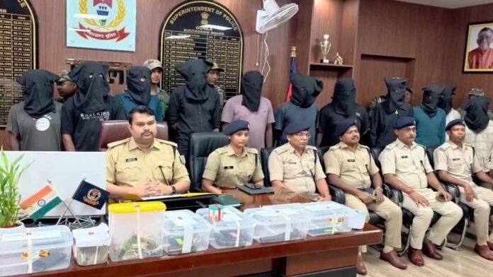 Gumla Inter State Chor Gang: गुमला में अंतरराज्यीय चोर गिरोह का भंडाफोड़, 11 गिरफ्तार; मास्टर की से खुला चोरी का राज