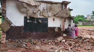 Bokaro Bhu Mafia School Demolition: रातोंरात जमींदोज हुआ बिरसा मध्य विद्यालय! बोकारो में भू माफियाओं पर गंभीर आरोप