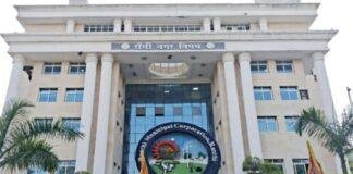 Ranchi Municipal Corporation: रांची में 350 होर्डिंग और यूनिपोल पर Action, रात से गैस कटर और क्रेन से हटेंगे ढांचे