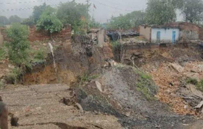  Dhanbad Land Subsidence, BCCL: धनबाद में भू-धंसान से 3 ग्रामीणों की मौत, बंद BCCL परियोजना में अवैध कोयला खनन के दौरान हादसा